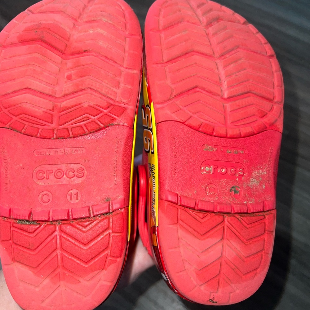 Lightning McQueen Crocs - Picture 5 of 5